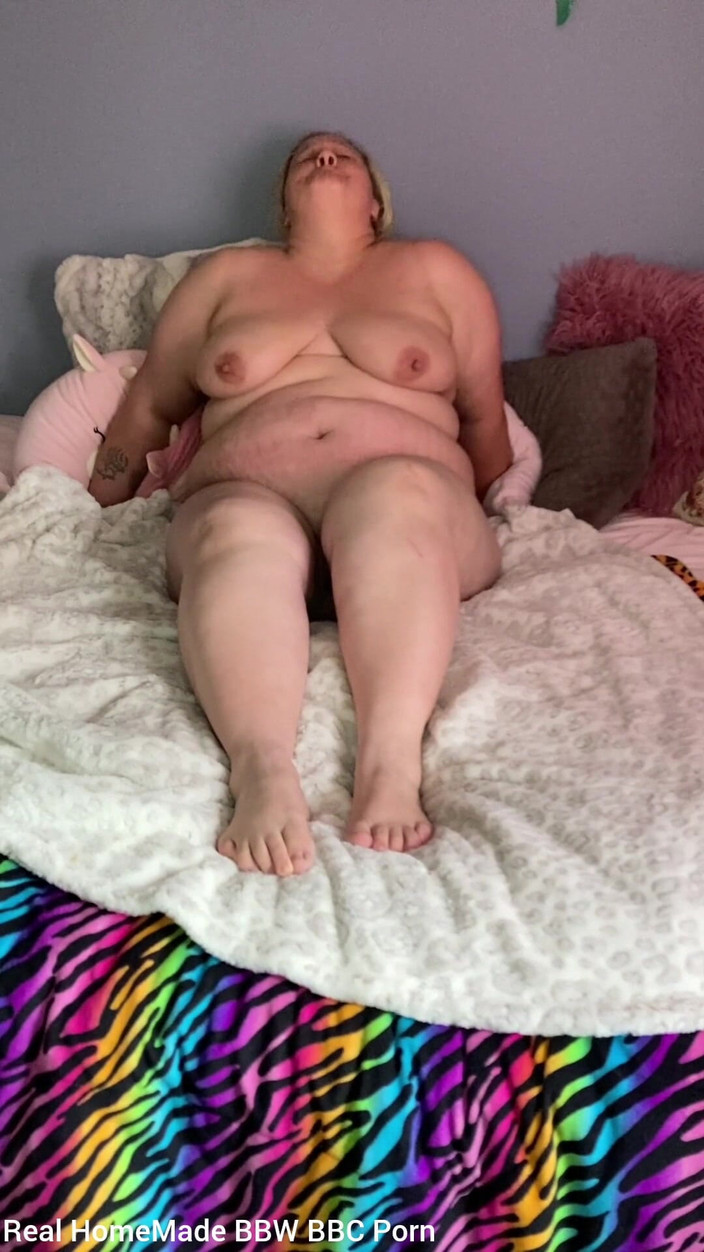 YoungEnglishBBW: 用大假阳具狠操我的阴户