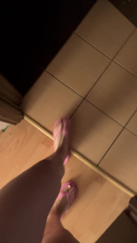 POV: Dźwięki chodzenia klapkami