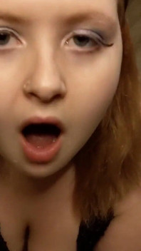 我真的想成为你的娇小精液荡妇继父