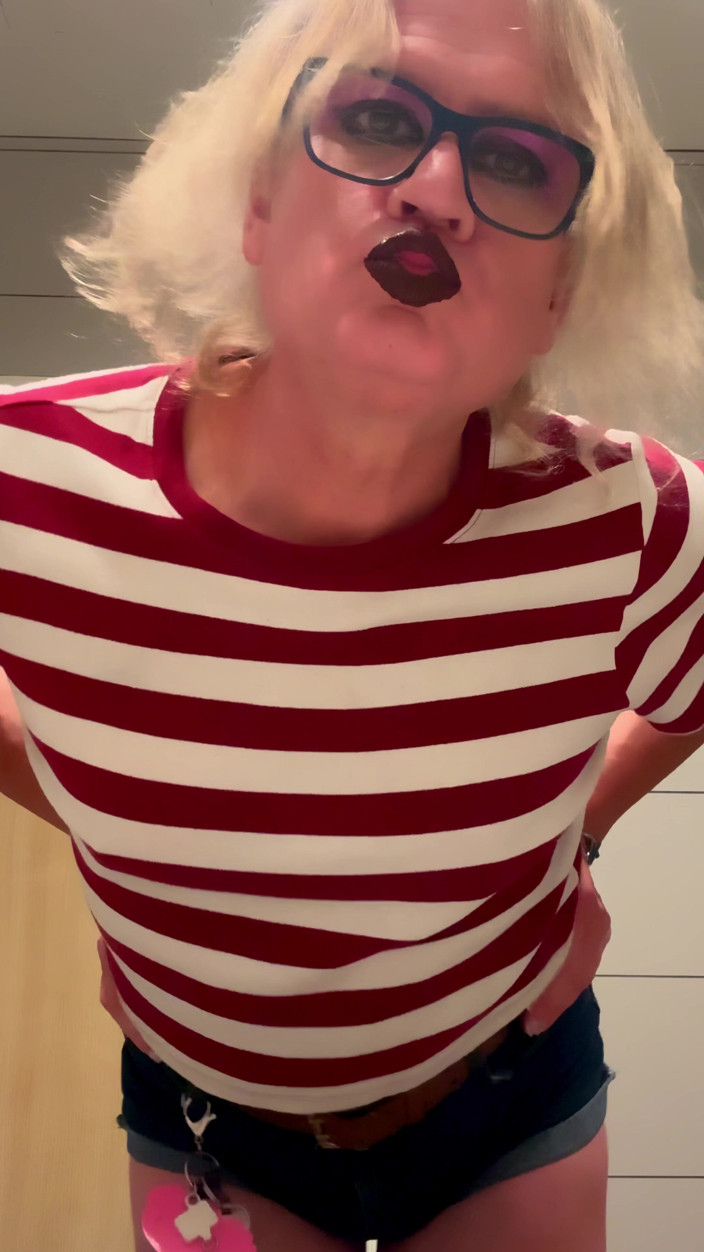 CindieLove: Finger Fucking My Sissy Ass in Mcdonalds Bathroom