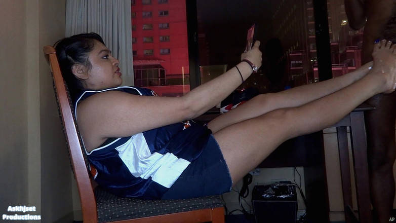 Askhjset Productions: Sportowa Latina Getz Jej stopy czczone i fucked po treningu...