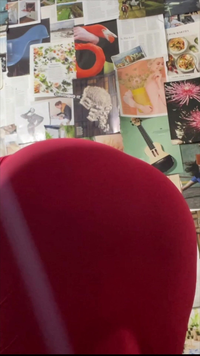 cutejayne: Фигуристая крошка-толстушка в соблазняет тебя в тугом красном платье