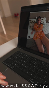 Step Mom Trying Silent While Fucked in Share Bed After Step Son Make Her Naked in Undress.app