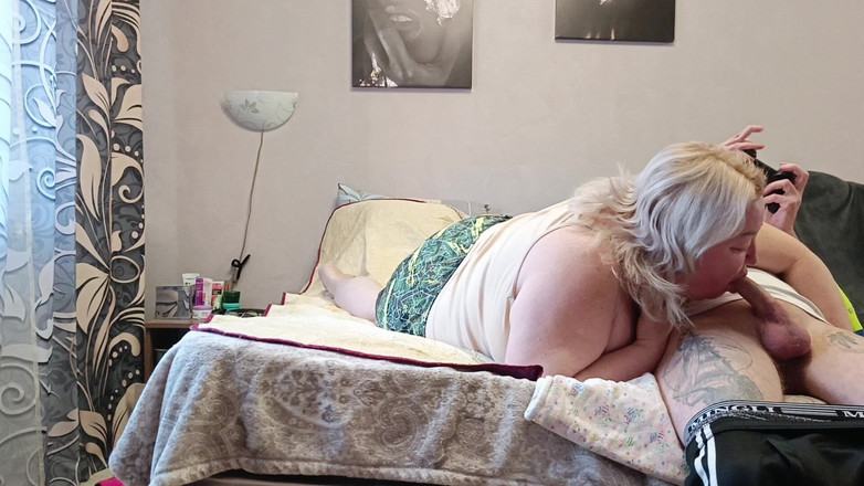 Zona901: Игра консоли закончилась минетом от соседки с глотанием спермы