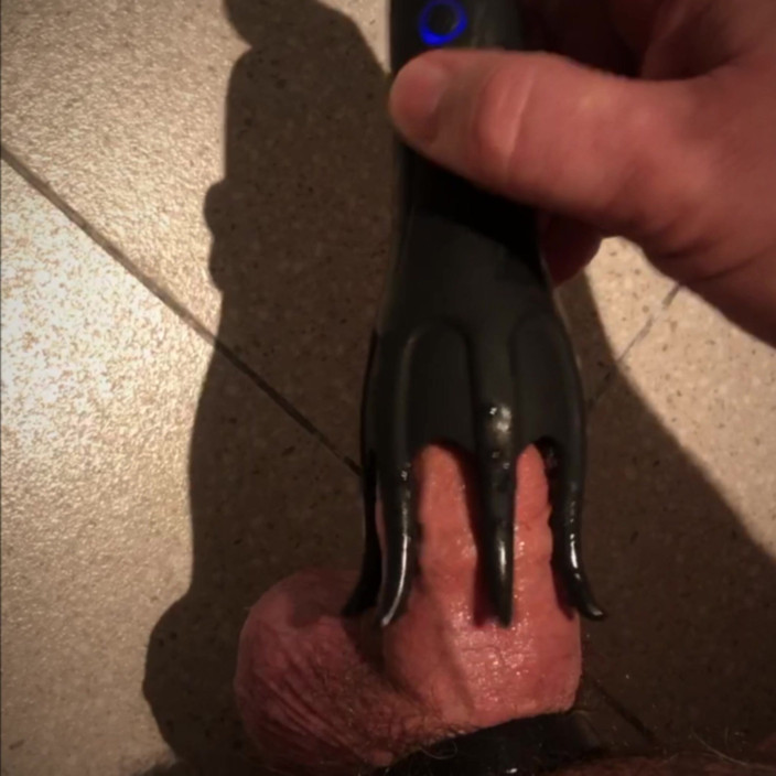 uktattooedchub74: Ass and Cock Vibrations (tease and Cum)