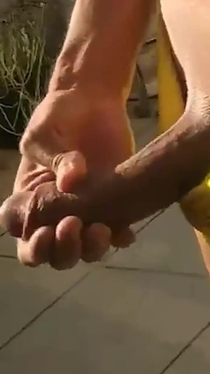 Vida Noite: Isteri menghisap zakar di rumah pantai bogel