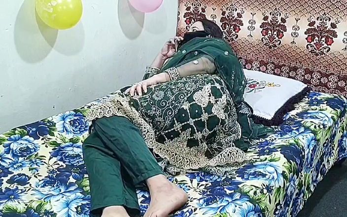 Pakistani CoupleX: Indyjska Desi macocha bawi się z jej przyrodni syn wielki...