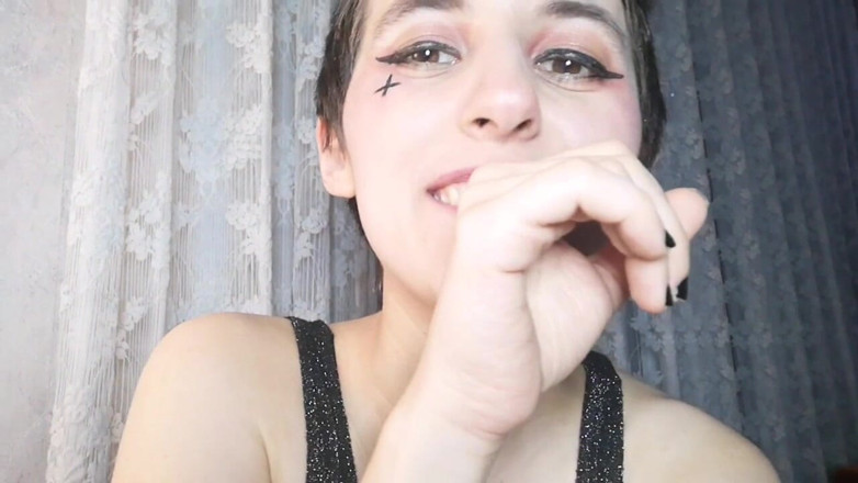 The Antichristrix: Giantess skrattar åt din lilla kuk