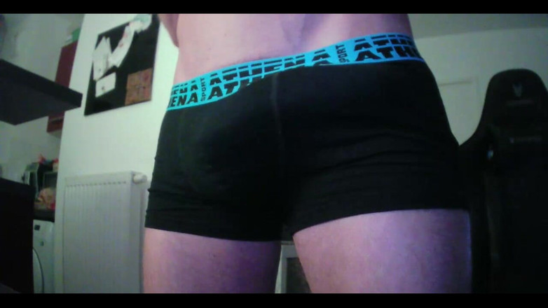 XfroskaX: Kamu suka nggak sama celana dalamku atau apa yang ada...