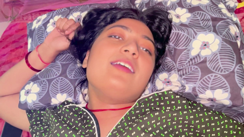 Hotty_ragini: सौतेले बेटे ने सौतेली मम्मी को बहकाया और सौतेले बेटे ने मौके का फायदा उठाया और सौतेली मम्मी को चोदा, पूरा हिंदी वीडियो
