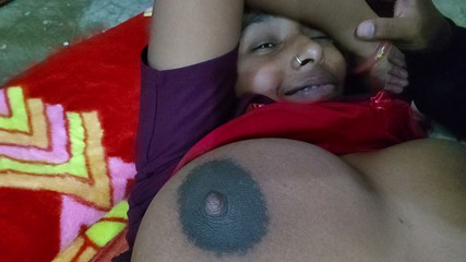 Premi pooja: Grandi tette nere calde tette desi video di sesso