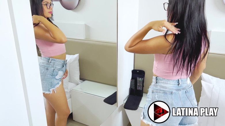 LatinaPlay: Hete latina-tiener vindt het heerlijk om geneukt te worden in...