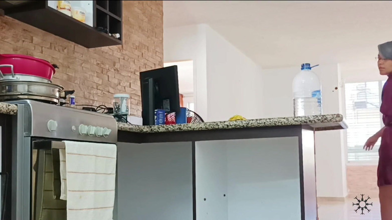 Swingersamateur40: Сусід не витримав, побачивши мене так, і зачинив за ним двері.