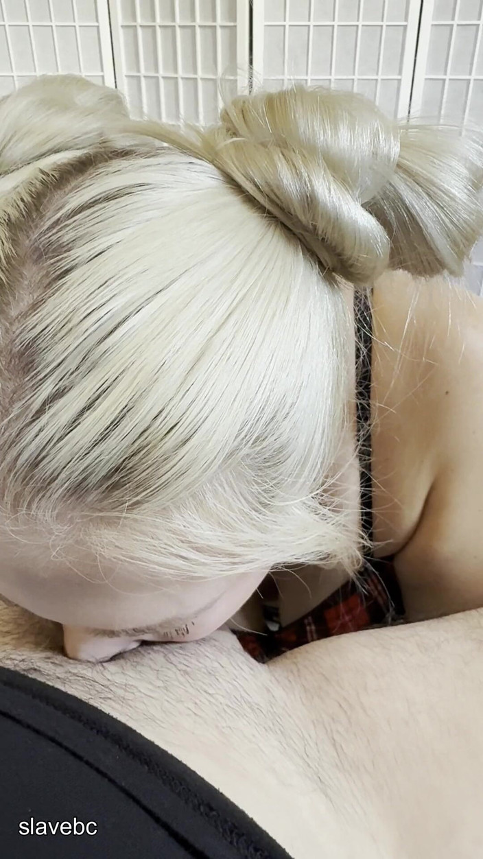 slavebc: Tatăl vitreg spune - muie, adâncă în gât, ejaculare