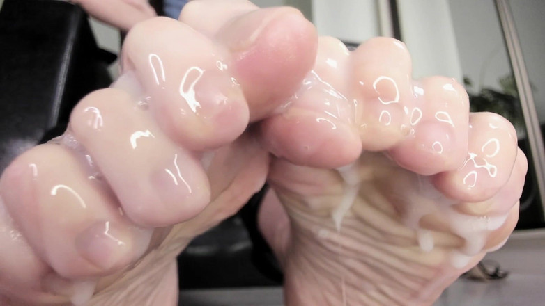 Feet lady: Xuất tinh vào chân của tôi