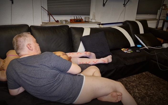 Daddy Femboy: Aku berdandan seperti pelacur dan diperlakukan dan disetubuhi oleh ayah