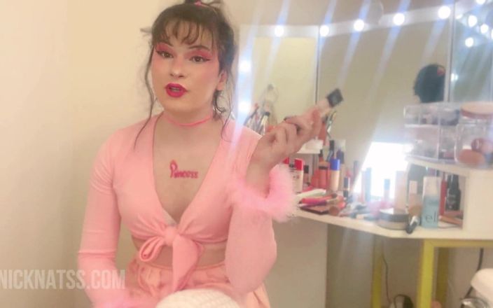 Natalie Napoli: Une trans méchante maquille ta tapette