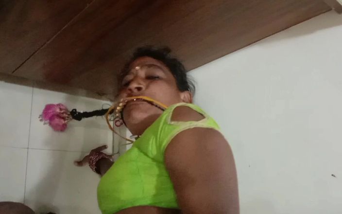Fully loaded vid: Desi Village ciocia seks w toalecie