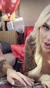 İki muhteşem hatun kali roses ve linda lan uçakta sikiliyor
