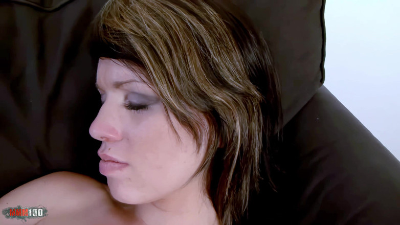 Porn-World: Istri cantik ini dientot habis-habisan sampai matanya menerang keenakan