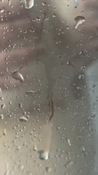 Io davanti alla doccia con le mie tette enormi 85e tette grandi