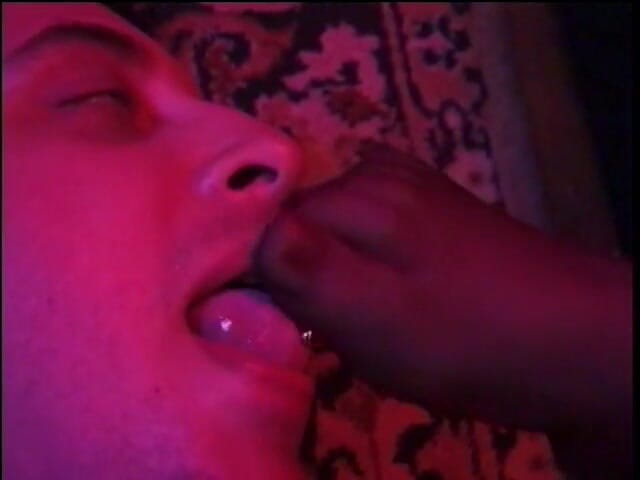 Sex Karma: Felix, šťastný otrok mučil dvě šílené děvky na podivném místě, aby měly...