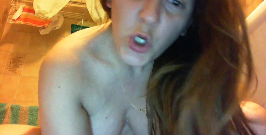 Nicoletta Embassi: Eine tolle nasse masturbation in der Dusche Bist du bereit...