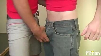 Gay Diaries: Chudy blond koleś lubi ssie faceta z dużym kutasem w...