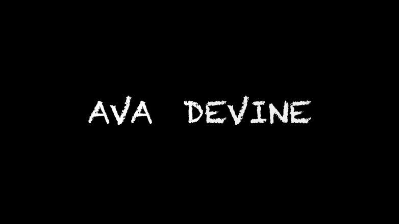 Estelle and Friends: Ava Devine adora garganta profunda e tem sua bunda dividida (4K)