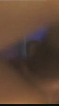 Bu nostaljik pornoda baharatlı erotik üçlü grup seks oyunları