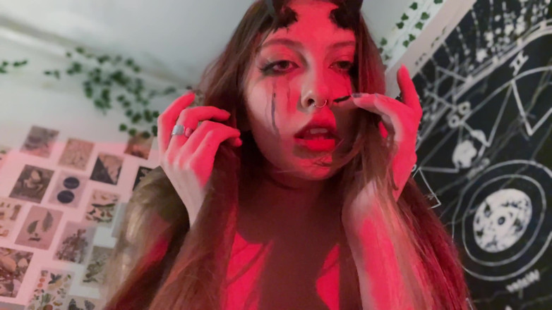 YourSofia: Azgın succubus yarağını istiyor - yoursofia