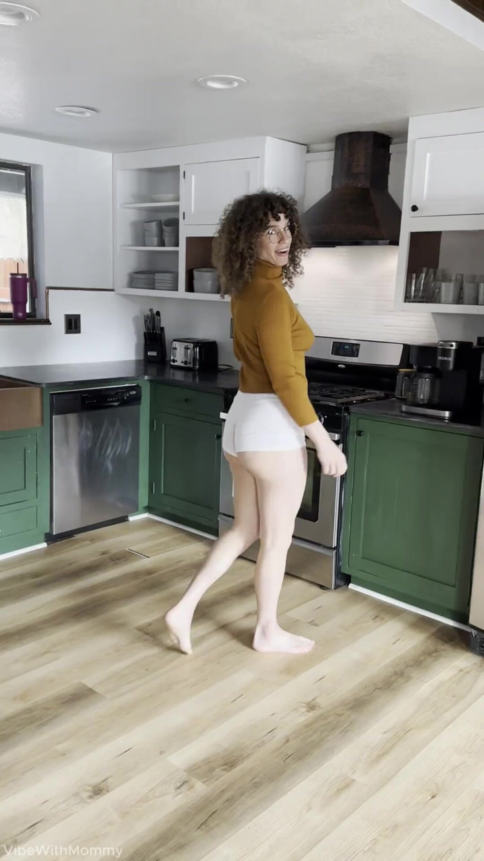 VibeWithMommy: Real Anal Never Before Seen with Vibewithmommy