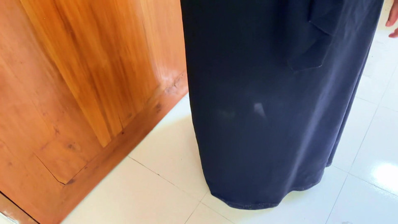 Aria Mia: Gadis arab yang cantik membersihkan kamarku saat aku menyewa airbnb-nya...