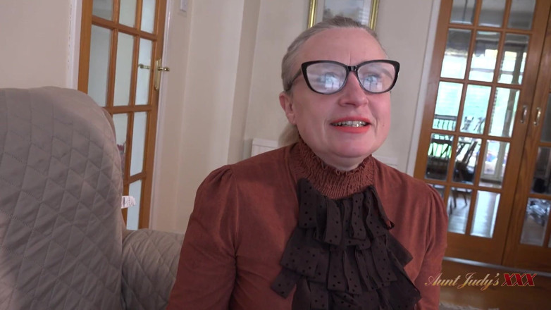 Aunt Judy's XXX: AuntjudysXXX - la tua insegnante miLF matura Signora Andrea Ann trova...