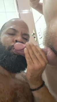 Chupando La Polla Gruesa Y Cabezón De Mi Amigo Heterosexual.
