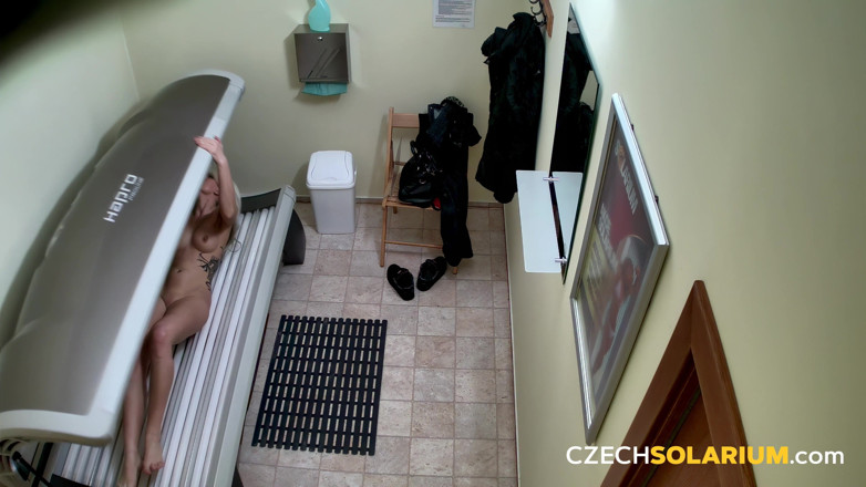 Czech Solarium: Czech Solarium 29: Shaved Pussy Gets the Camera’s Full Attention