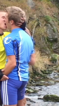 Bellezze superdotate vanno allo spiedo e vanno fuori di testa e fanno impazzire di sborra!