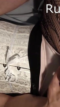 V87 - mainan buzzy shemale seksi memancut mani