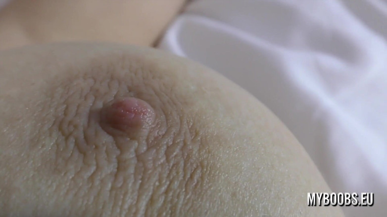 My Boobs: Sucer les tétons de doux à dur