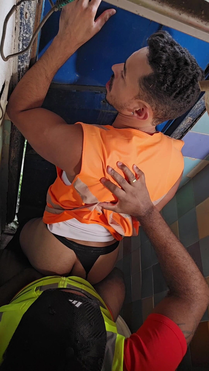 TheBlacKHunterr: Baia clădirii transformată într-o curvă