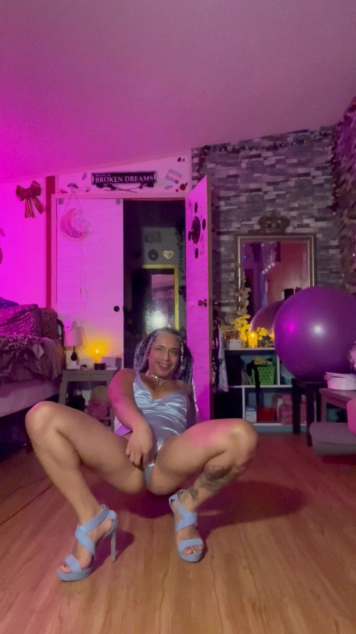 TSJade95: 파란 정액으로 섹시하고 정액을 먹어