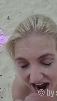 Německá Blondýnka miluje venkovní piss hry