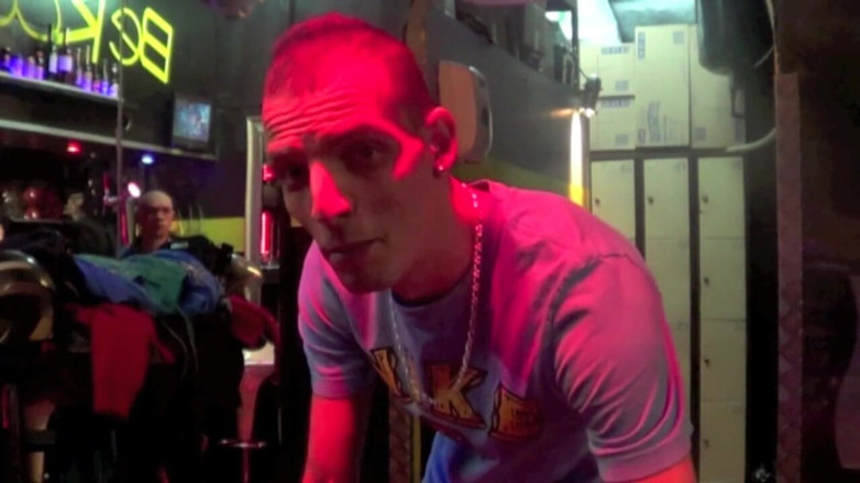 Sneaker gay: Twink scopato da ragazzoclaly con la dominazione delle sneakers