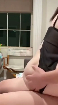Uma Mulher Chinesa Casada Me Fez Um Boquete E Depois Espremiu Meu Sêmen Com Sua Bunda Grande