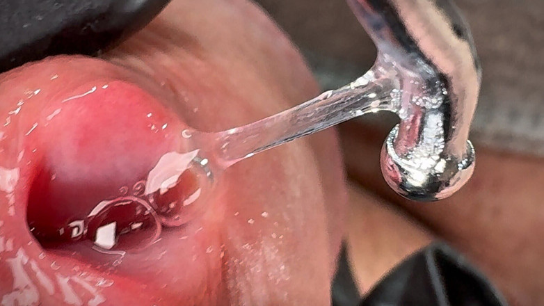 Leonardo-1974: Mám kluzkou vodu z díry žaluda