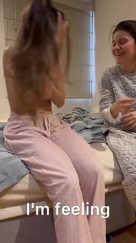 Les Femmes Explorent Leurs Fétiches