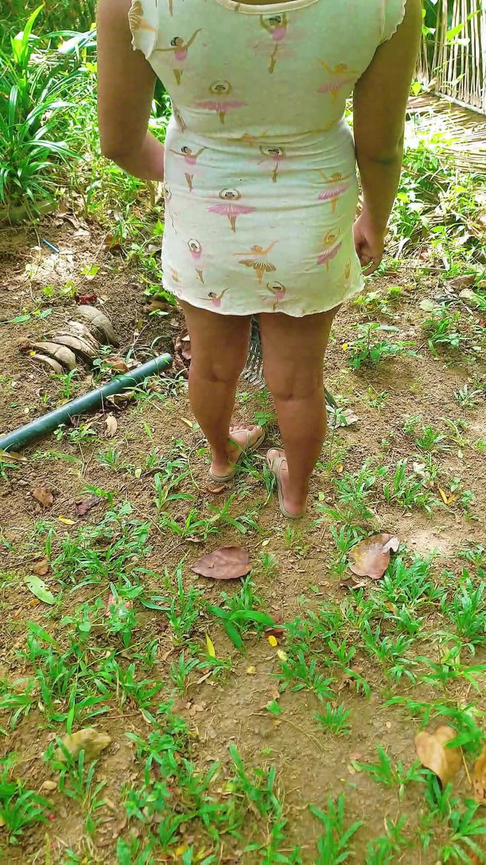 Tiyana: Delivary Guy Payed Homemade Hotwife to See Her Asshole
