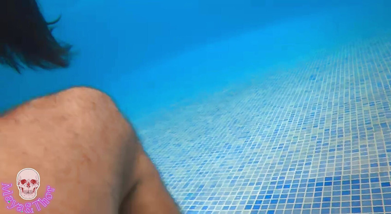 Mayay Thor X: Maya tetona业余爱好者太热了，在游泳池里不能被性交