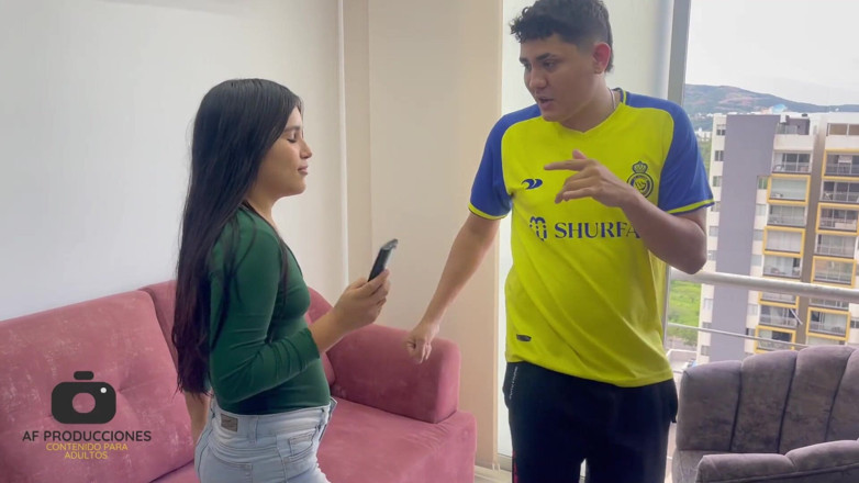 JazminPalvin: Minha meia-irmã aprende a ficar rica com meu pau duro...