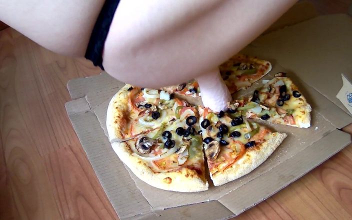 Ane Get Horny: ザーメンフードフェチ。からかい、ディルド、ザーメンでピザを食べる